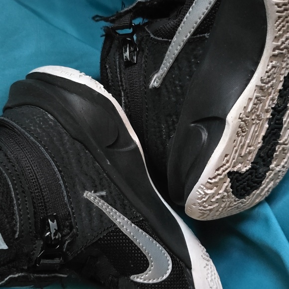 Boy Nike sneakers - Picture 7 of 7